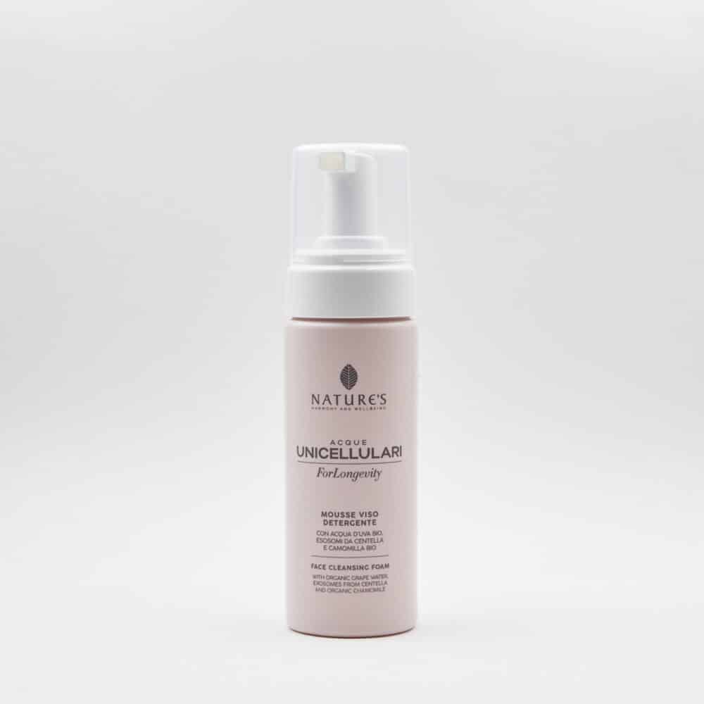 Mousse viso detergente, detersione delicata e profonda