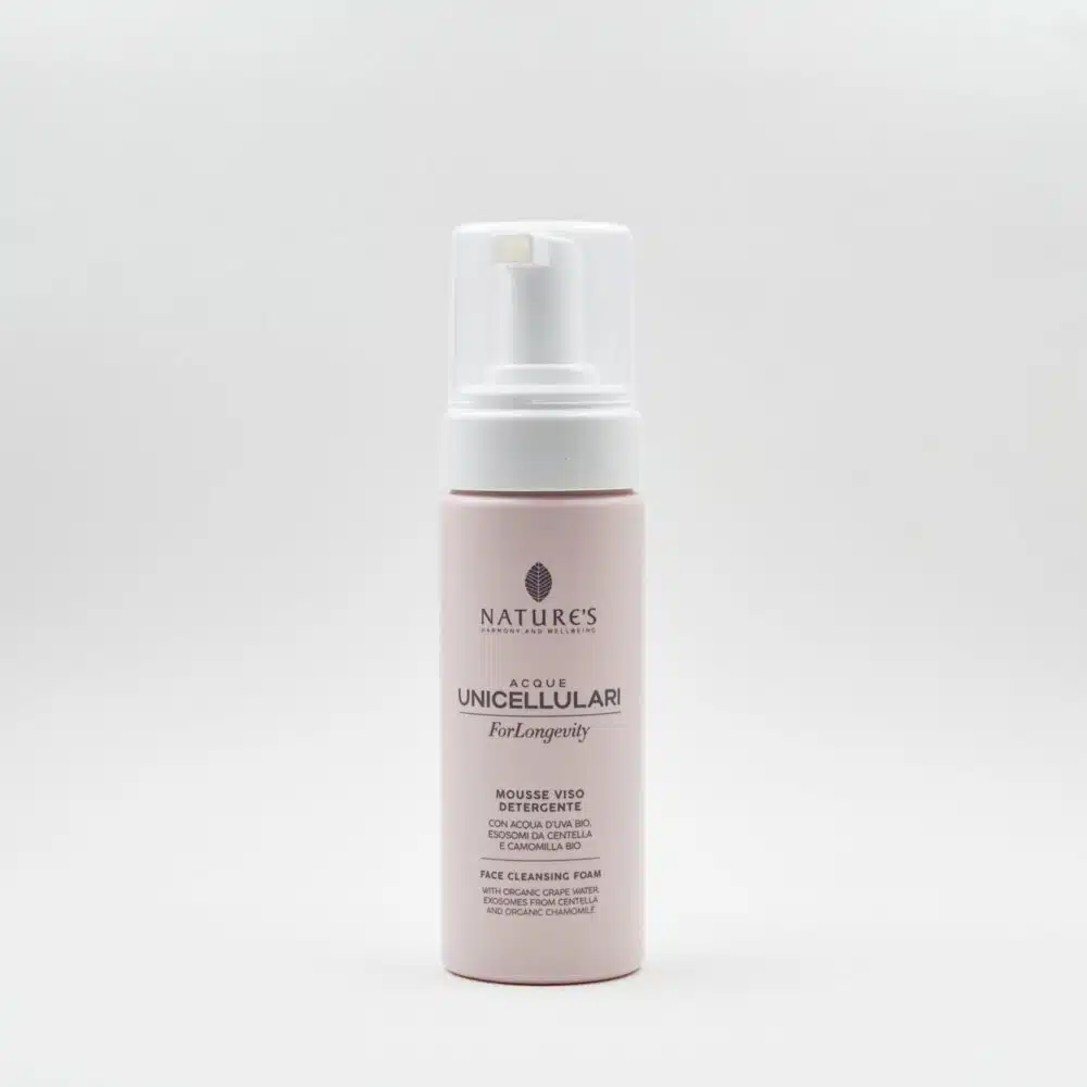 Mousse viso detergente, detersione delicata e profonda