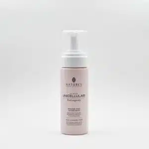 Mousse viso detergente, detersione delicata e profonda